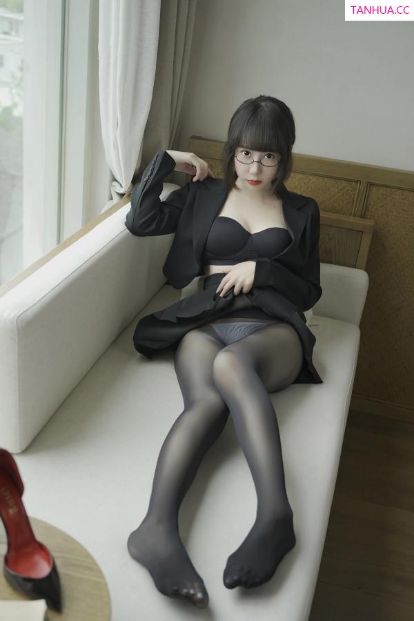   [XiuRen]高清写真图 2023.04.25 No.6629 夏馨瑶 新人黑丝第32张图片